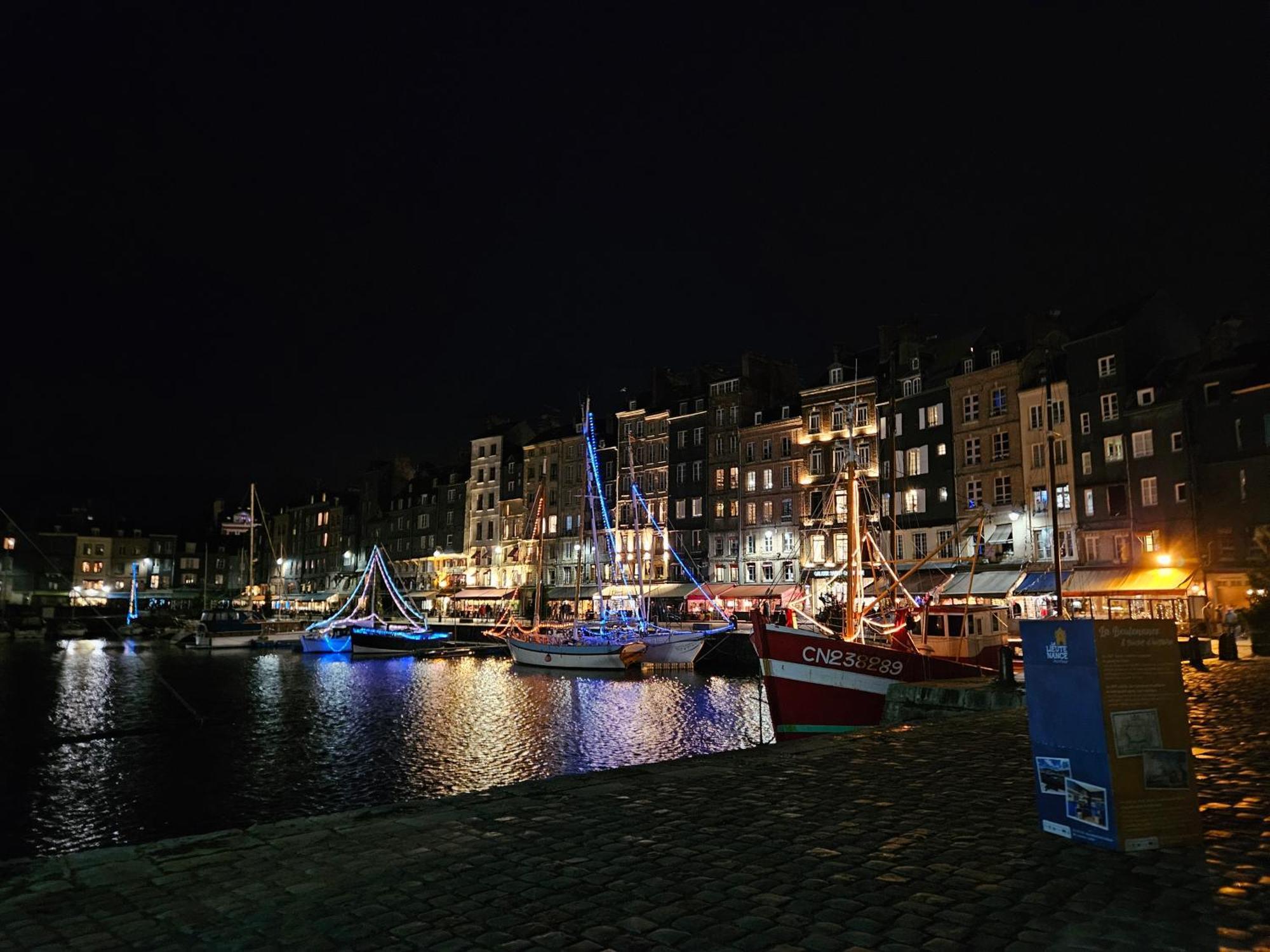 Night & Day Apartment Honfleur Exterior photo