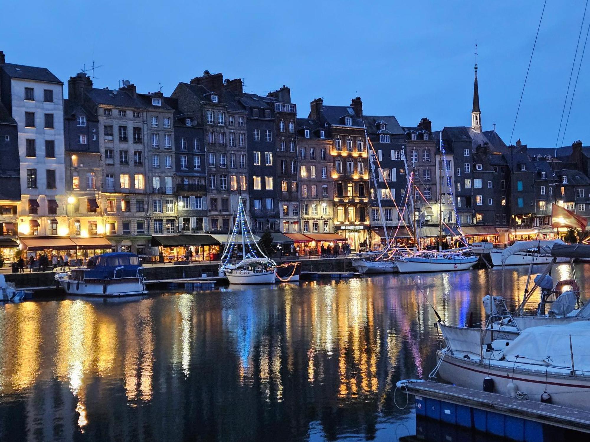 Night & Day Apartment Honfleur Exterior photo